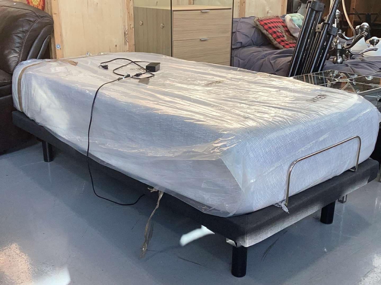 Adjustable Bed Base with mattess and remote
