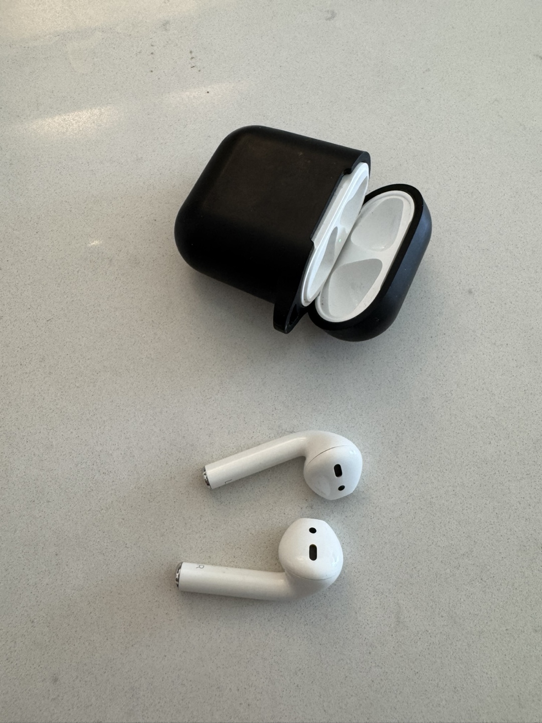 Apple AirPods - second generation - photo 2