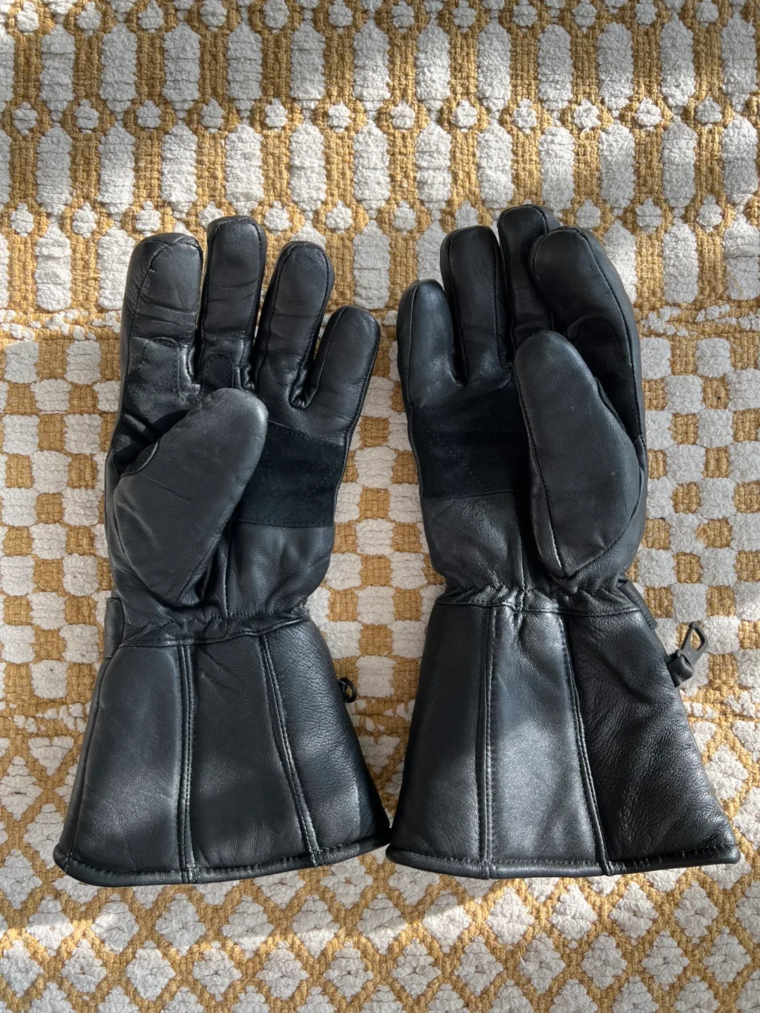 Winter-ready 🥶 Black Leather Gloves #freecycle image indicator(2)