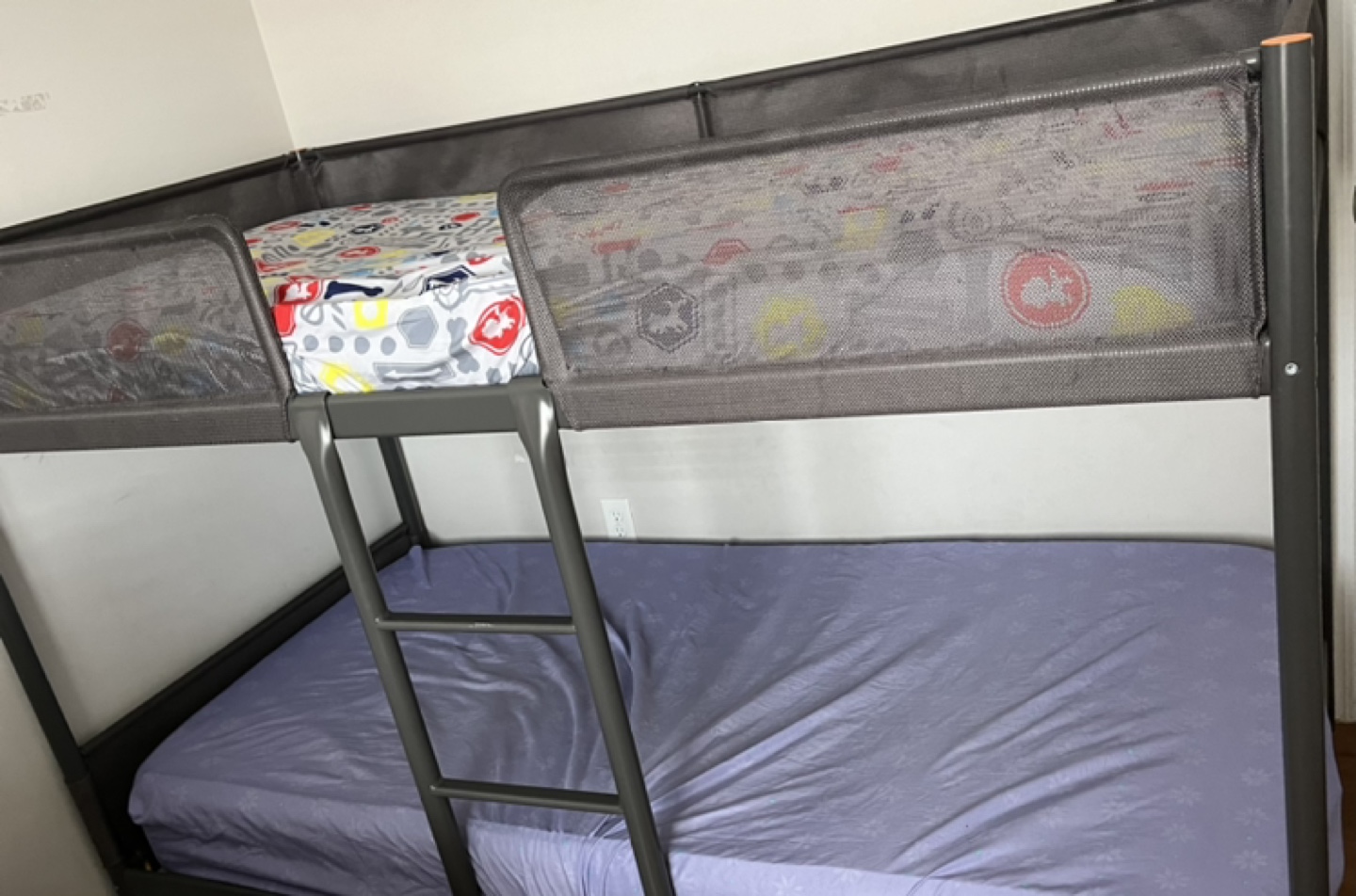 Twin bunk bed - photo 4