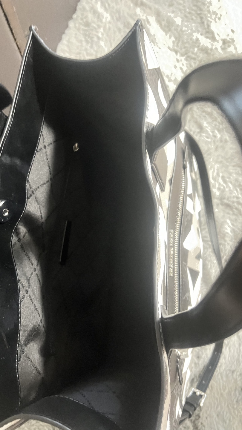 Michael Kors Black and White Tote Bag - photo 3