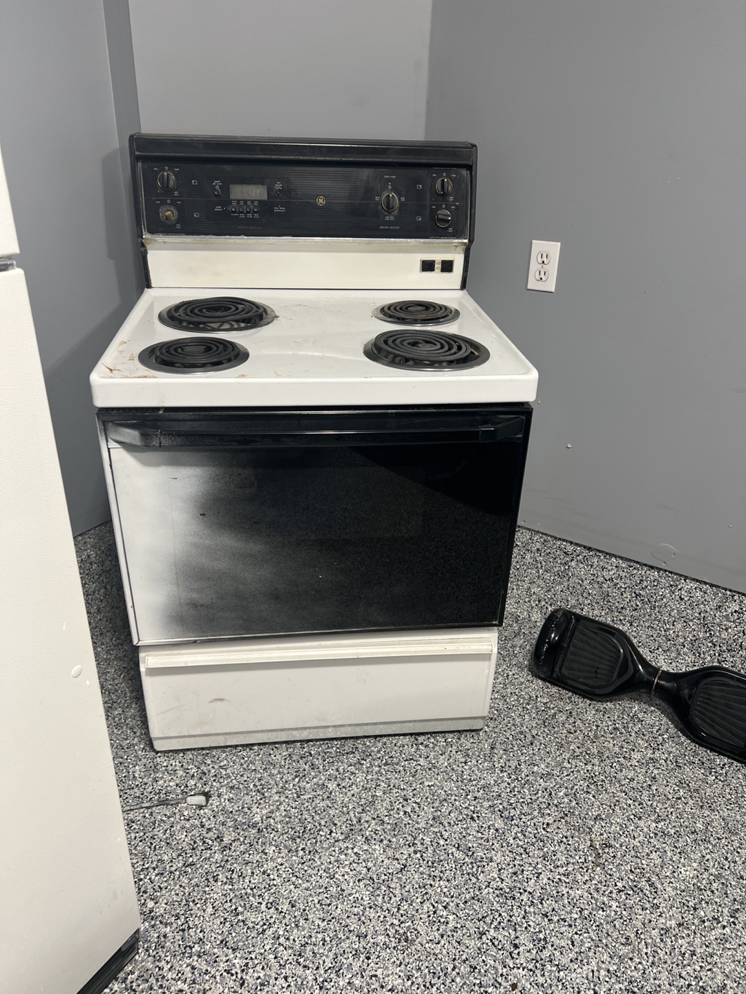 White Electric Stove - photo 2