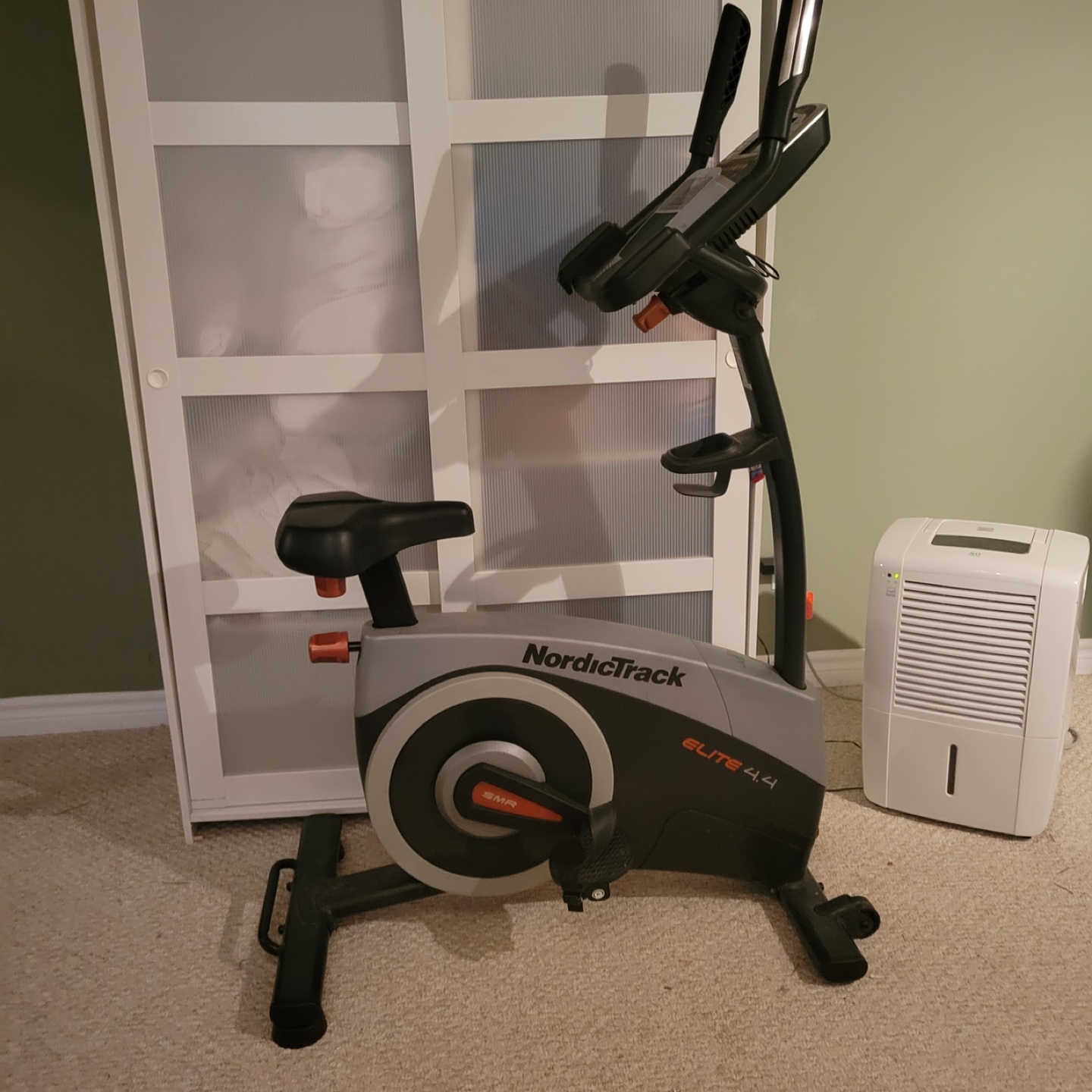 NordicTrack Elite 4.4i Upright Exercise Bike