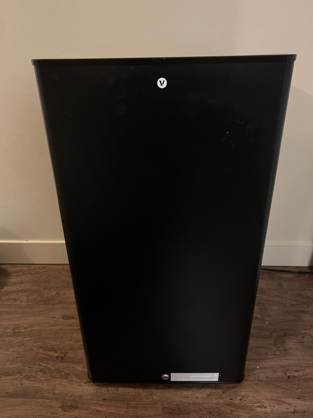 MOVING SALE! Lockable 4.4cu ft minifridge