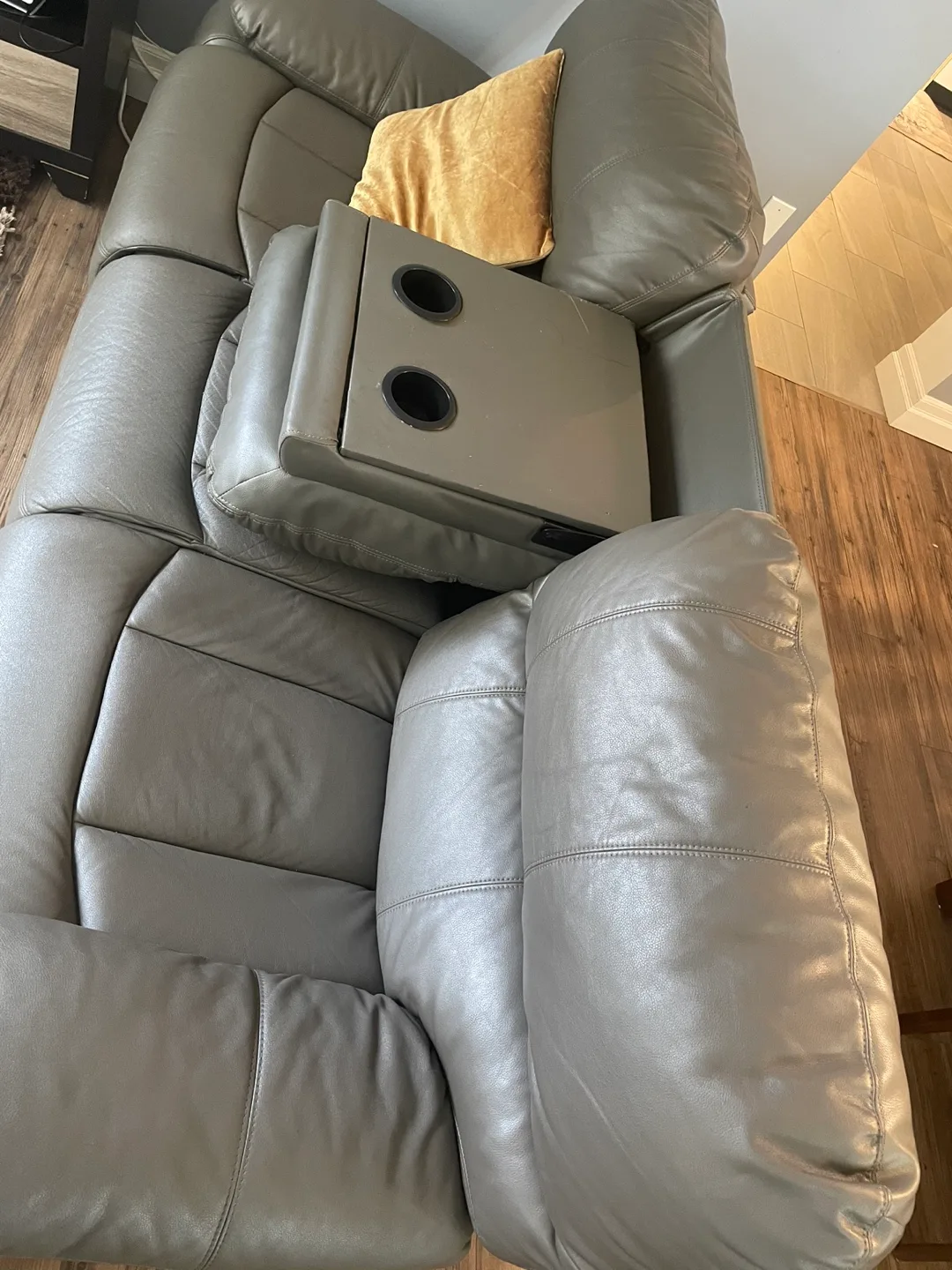 Reclining Leather Sofa - Pet free and smoke free house image indicator(2)