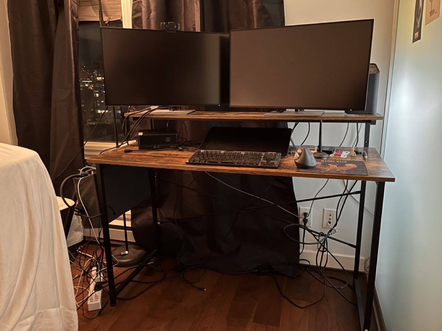 Gaming desk
