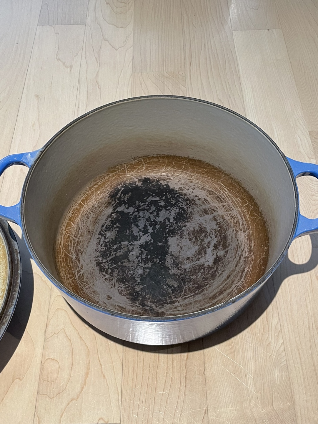 Free* Le Creuset Dutch Oven 26 with burnt bottom - photo 2