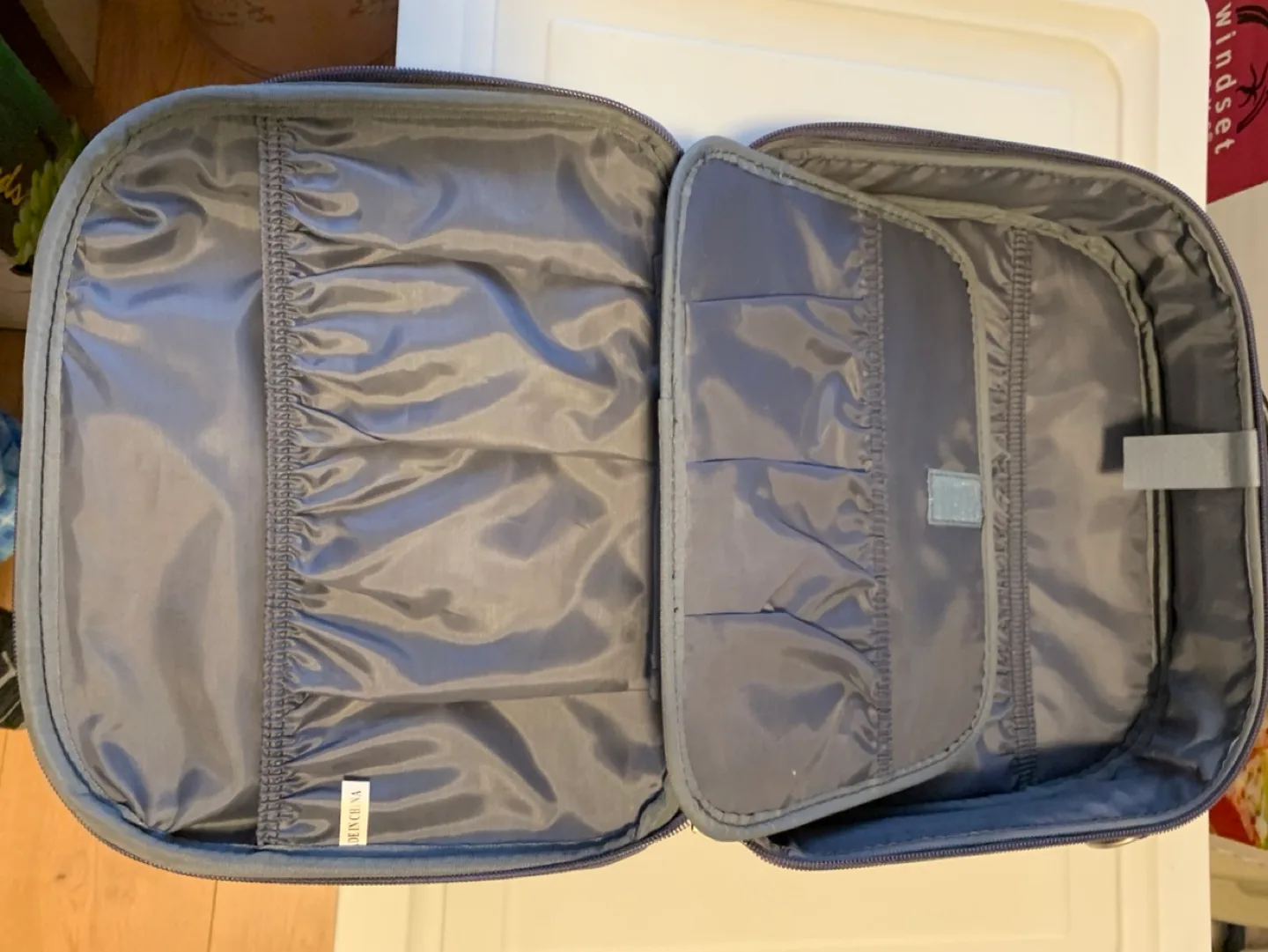 Make up/toiletry bag image indicator(5)