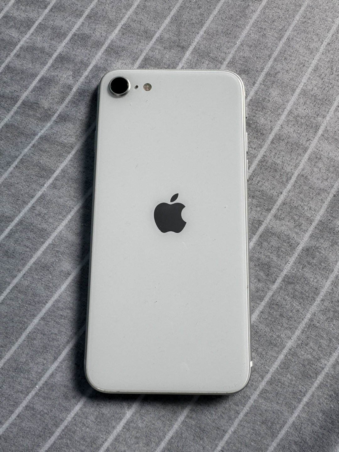 iPhone SE 2nd Gen - photo 3