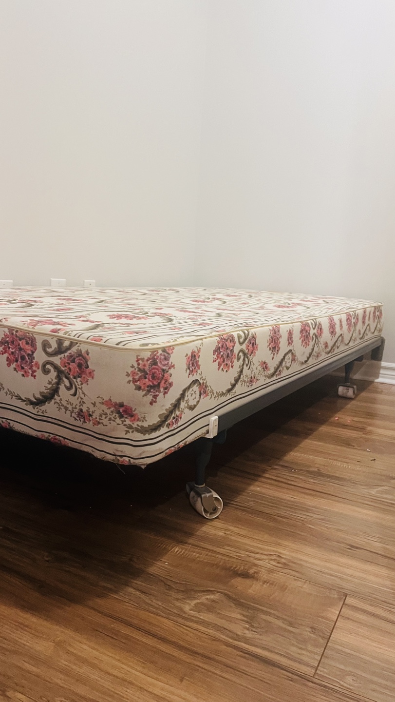 Single size mattress. On sale both Bed frame and mattress. - photo 4