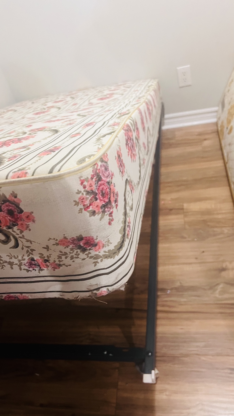 Single size mattress. On sale both Bed frame and mattress. - photo 5
