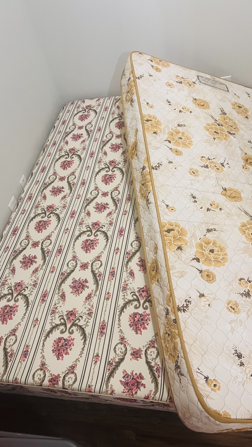 Single size mattress. On sale both Bed frame and mattress. - photo 2
