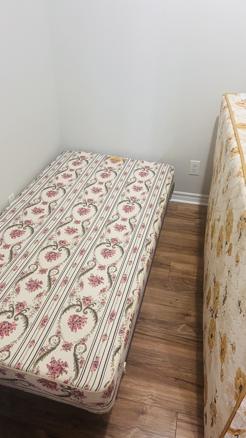 Single size mattress. On sale both Bed frame and mattress. - photo 3