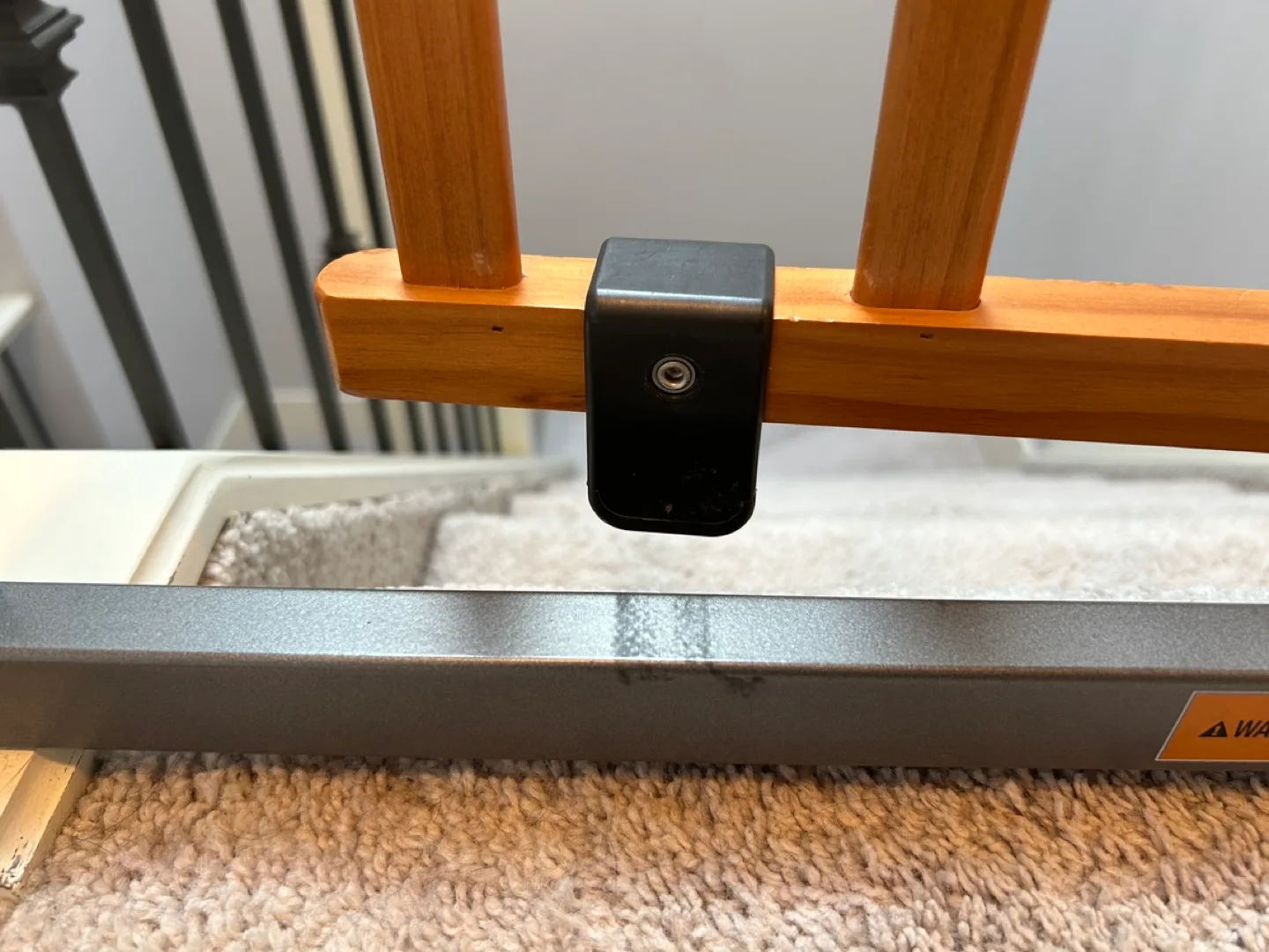 Size adjustable 5 Foot Pressure Mounted Baby Gate image indicator(7)