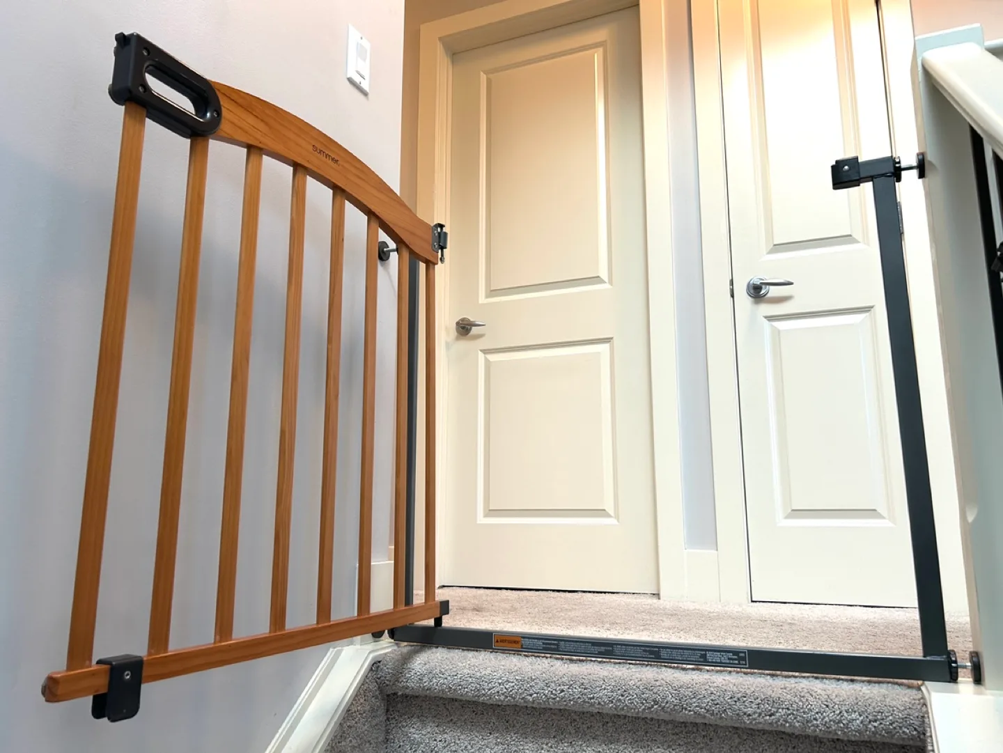 Size adjustable 5 Foot Pressure Mounted Baby Gate image indicator(6)