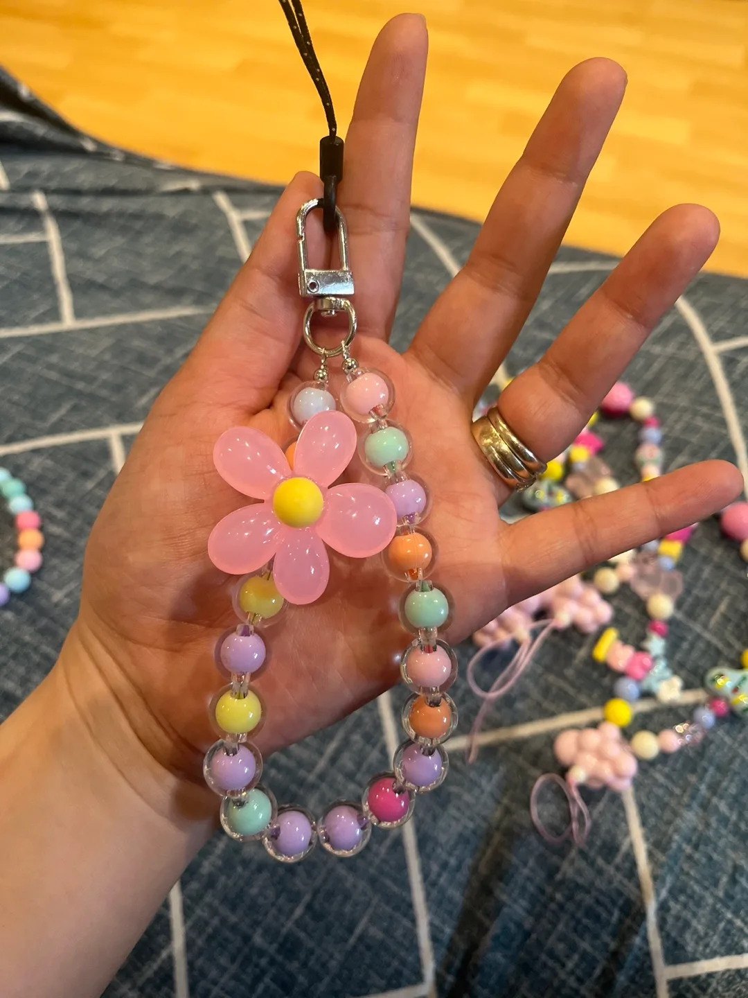 Phone and car key chains image indicator(3)