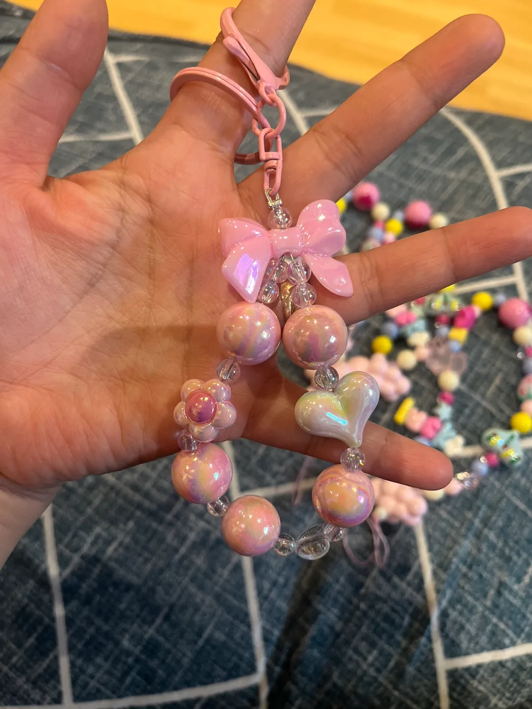 Phone and car key chains image indicator(2)