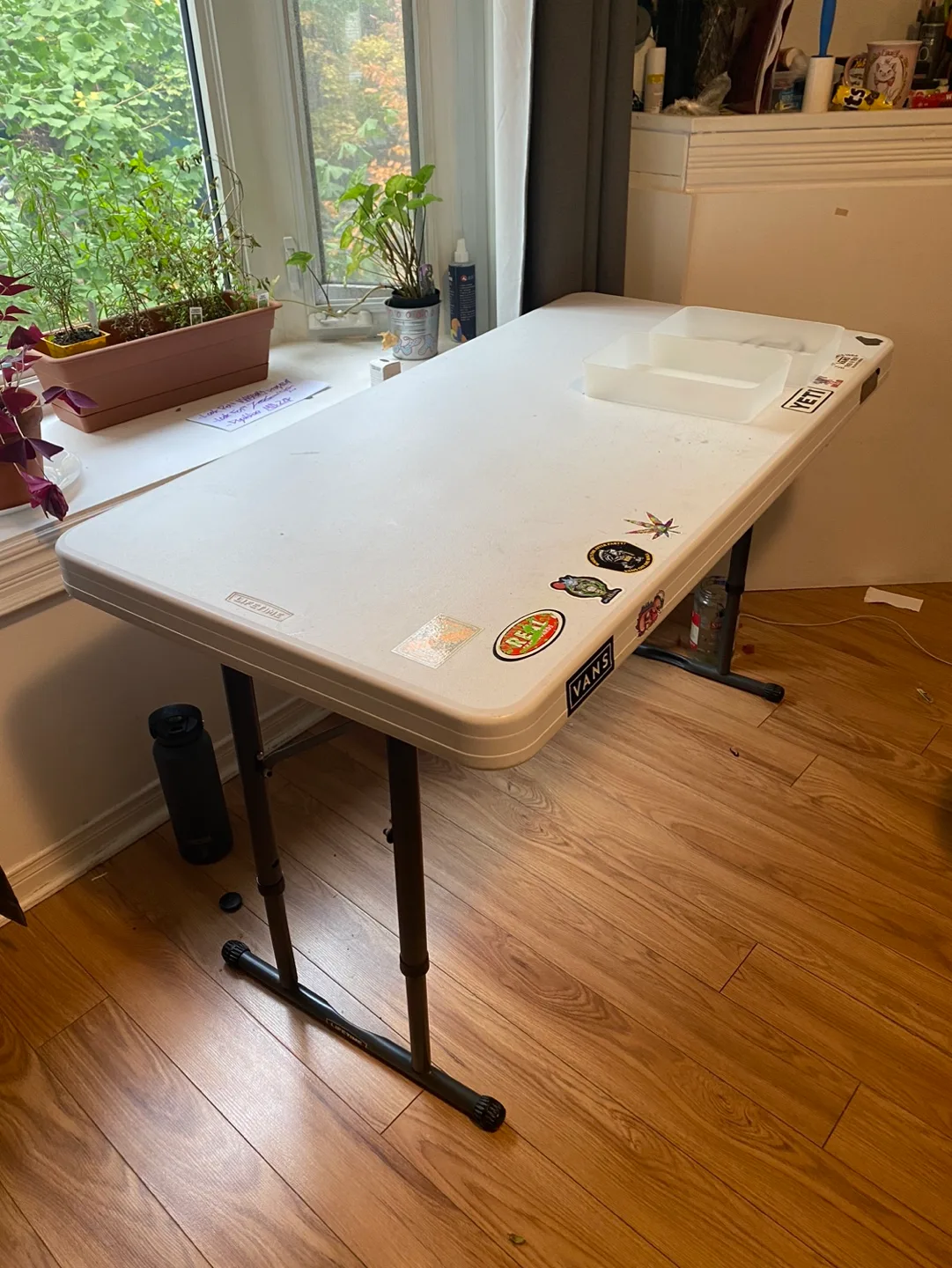 Folding Table thumbnail