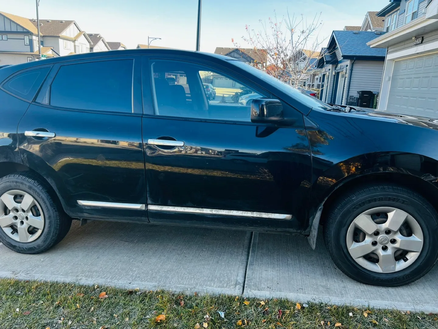 Nissan Rogue SUV car image indicator(3)