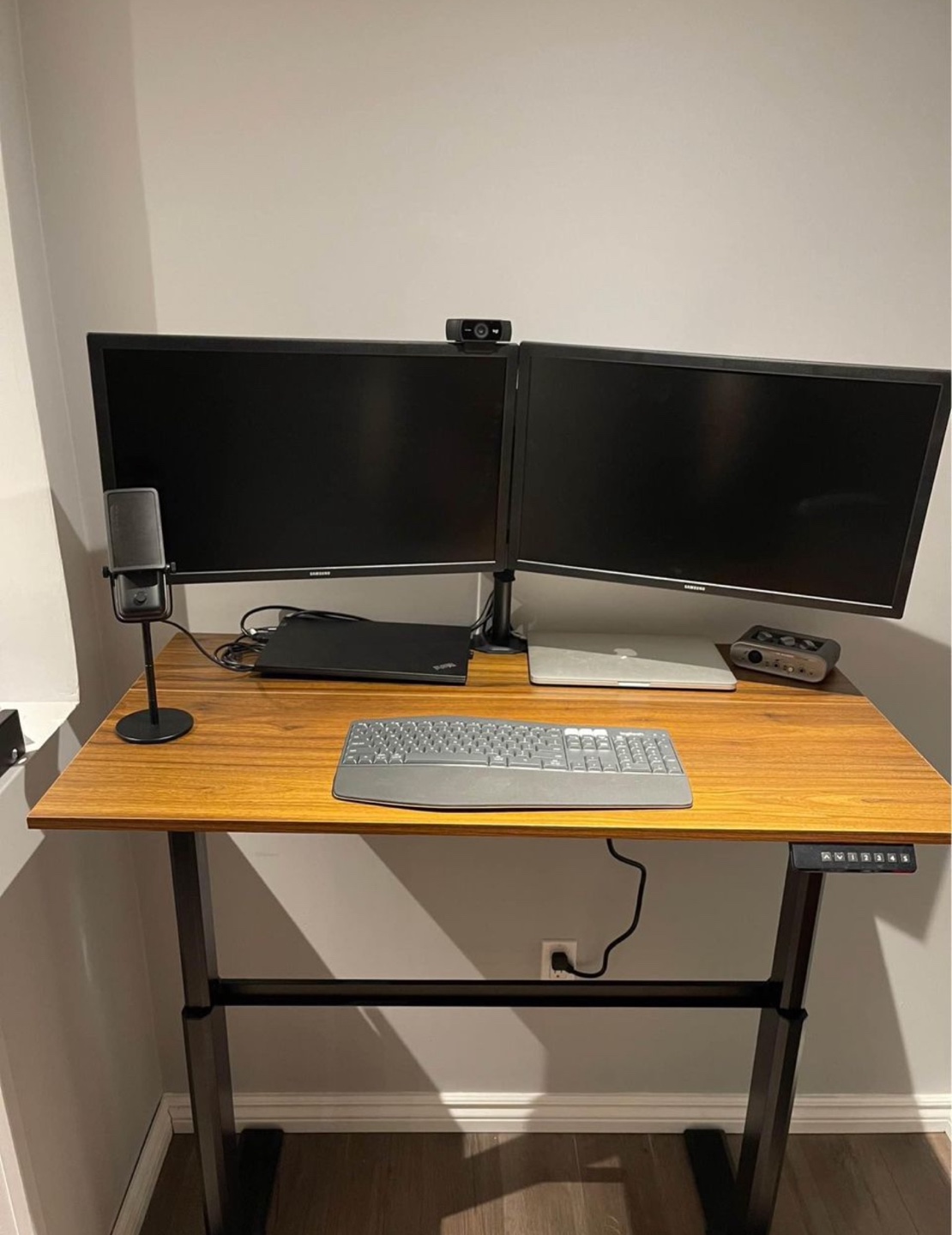 Automatic Standing Desk (with presets)