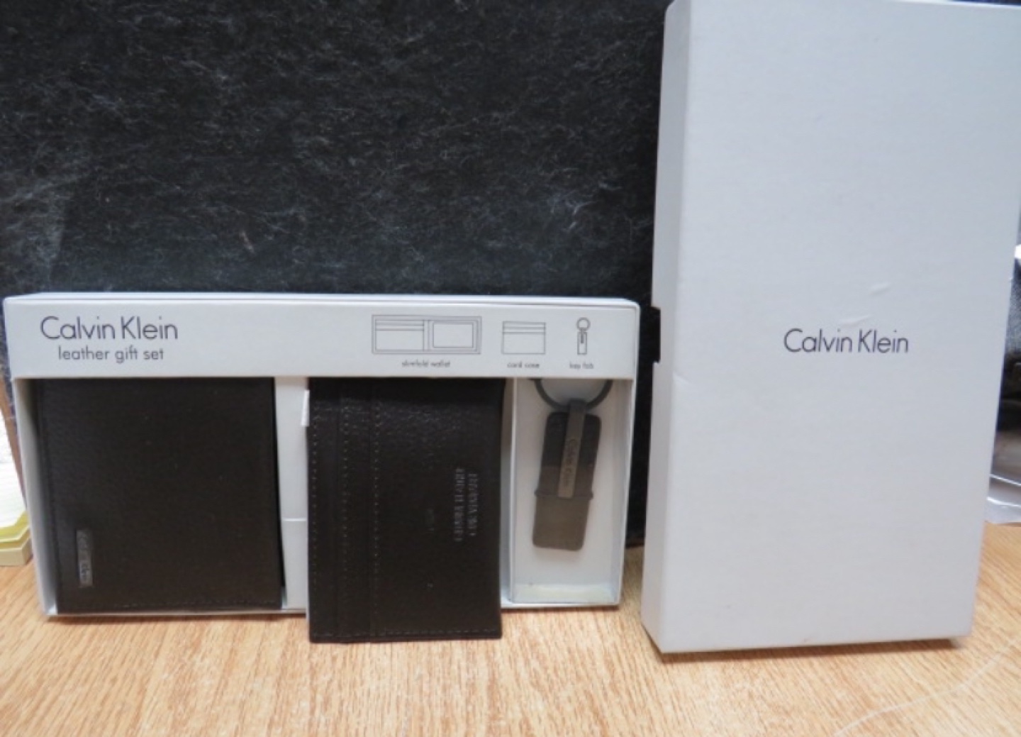 FOR SALE: Men's Calvin Klein Leather Gift Set - photo 2