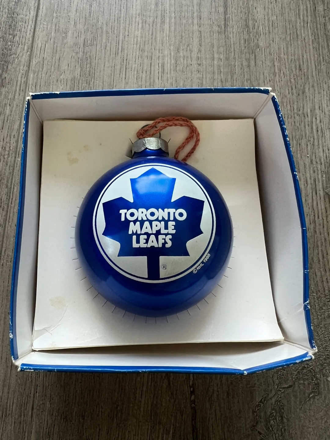 Toronto Maple Leafs Sports Collectors Series Ornament image indicator(2)