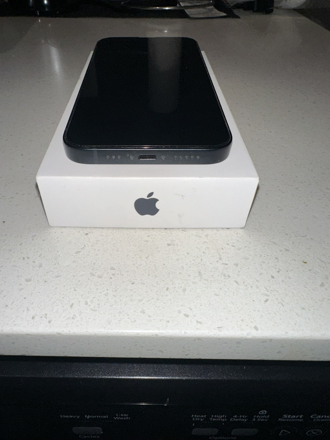 iPhone 14 - photo 4