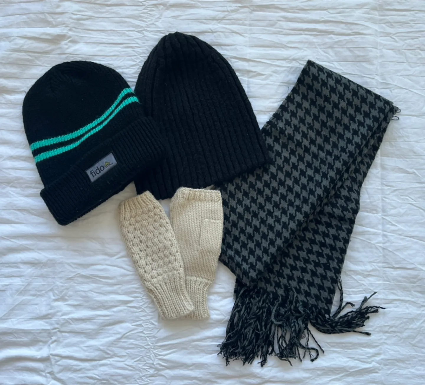 Winter Accessories (Beanies, Gloves and Scarf) #freecycle thumbnail