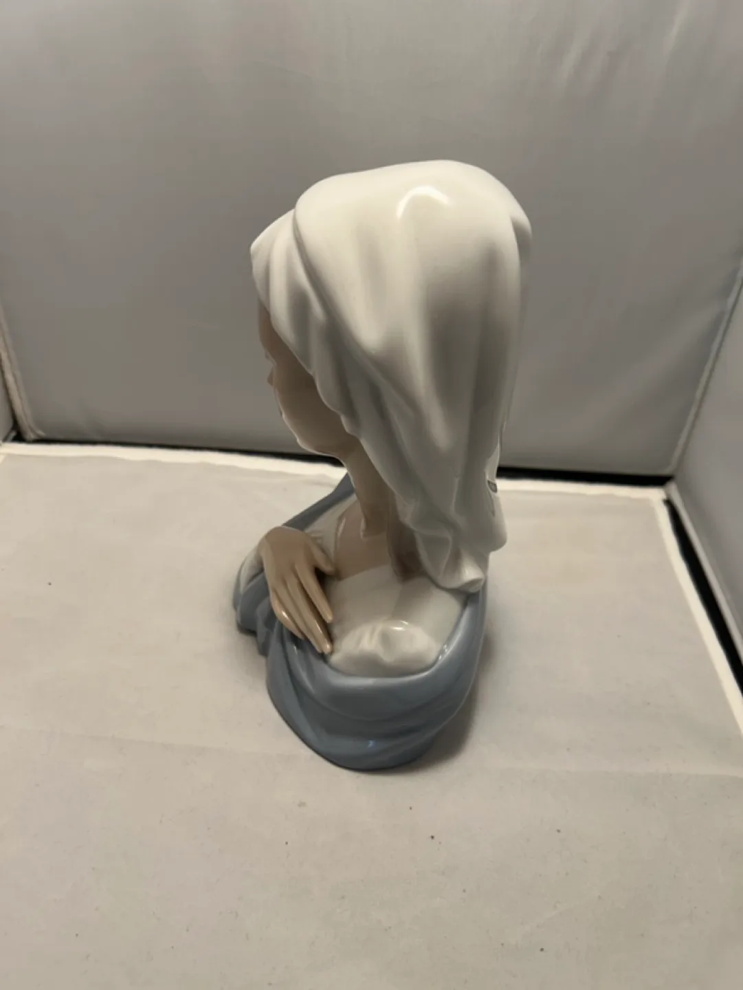 Lladro Virgin Mary Bust image indicator(3)