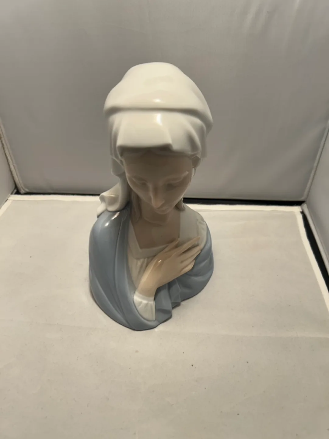 Lladro Virgin Mary Bust image indicator(2)