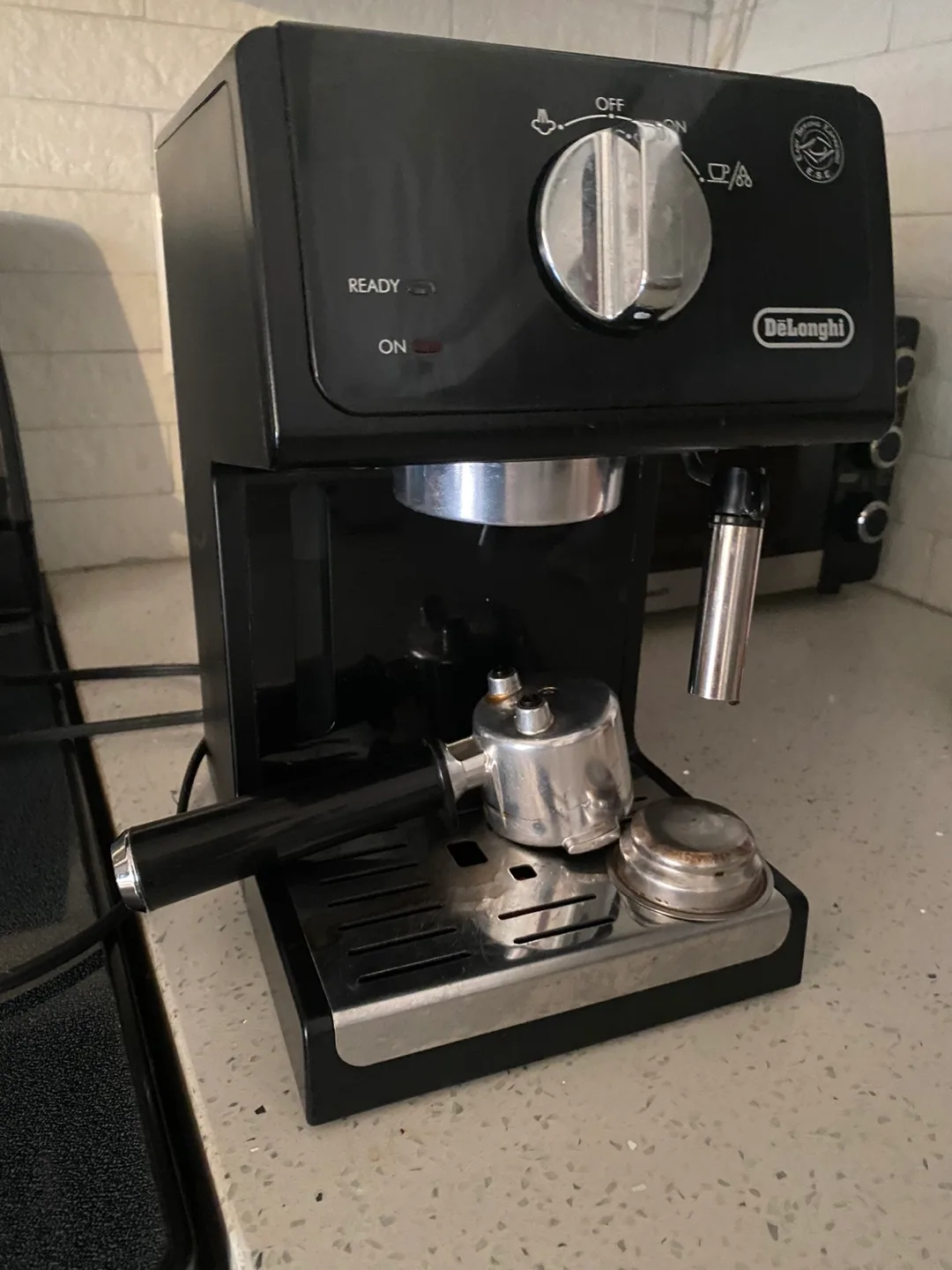 De'Longhi ECP3220 Espresso Machine thumbnail