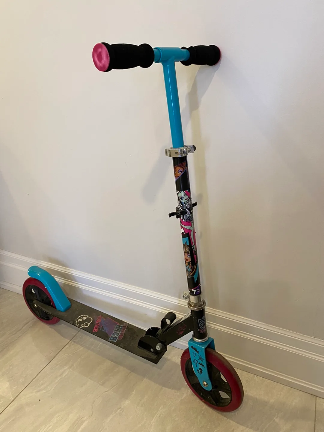 FREE - Monster High Kids Scooter image indicator(3)