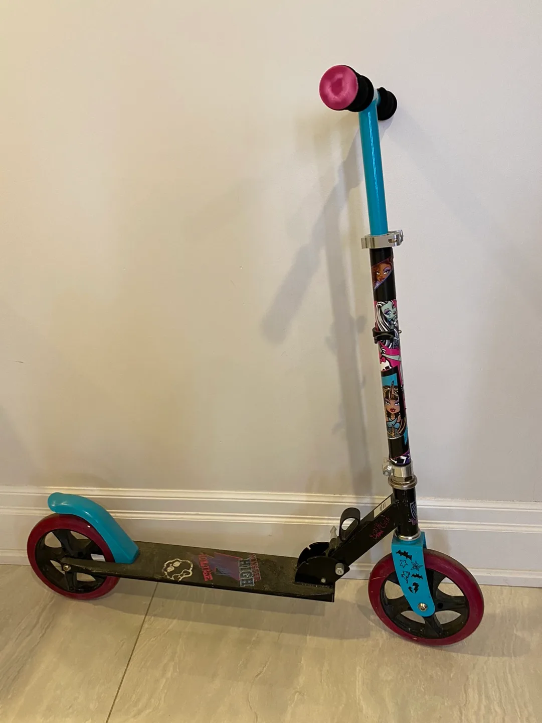 FREE - Monster High Kids Scooter image indicator(4)