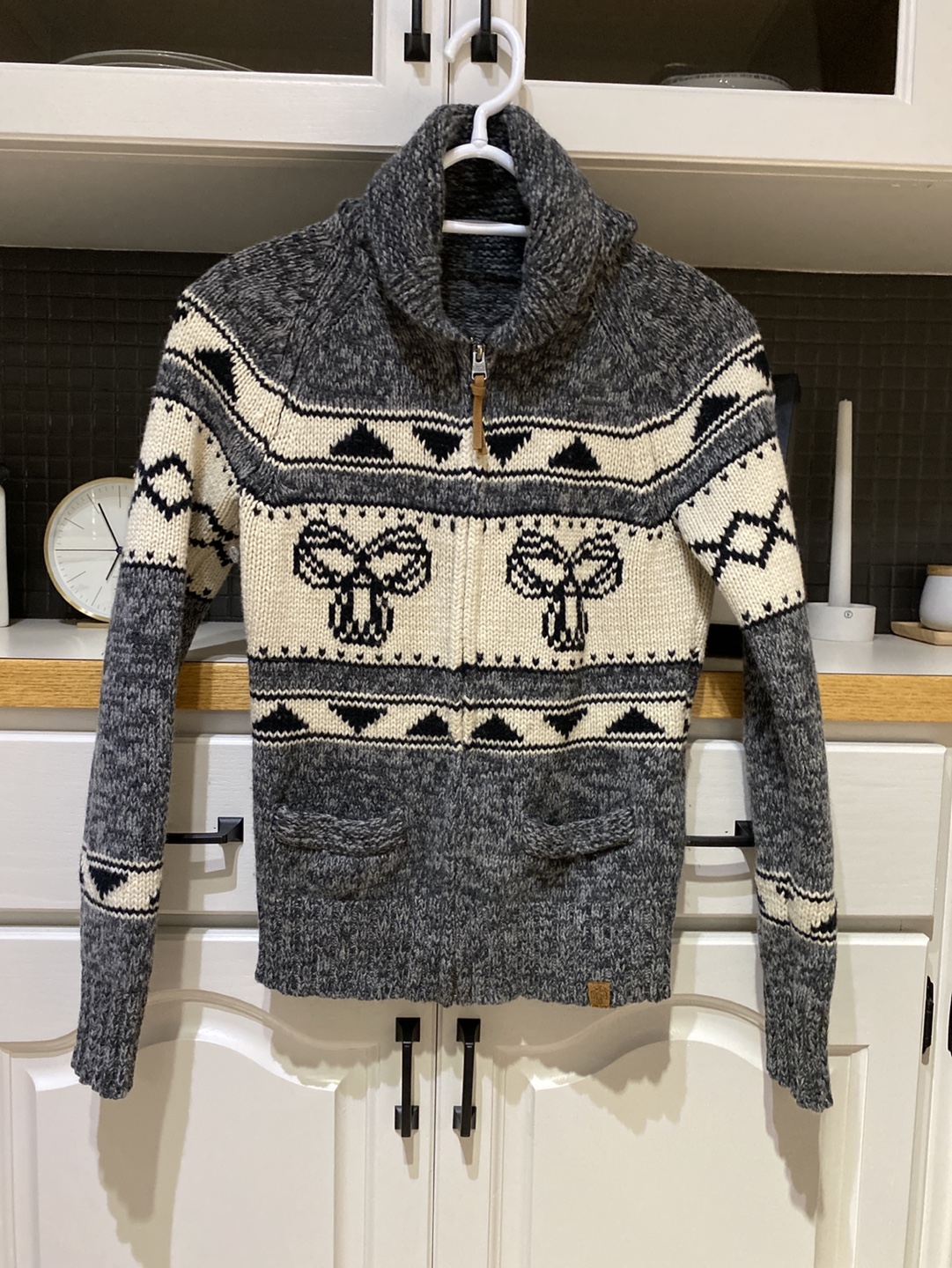 Women's Grey & White Patterned Sweater