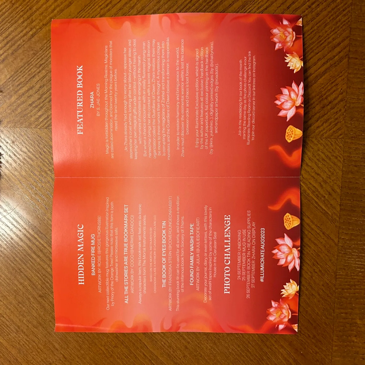 Illumicrate fantasy novel and gift package image indicator(3)