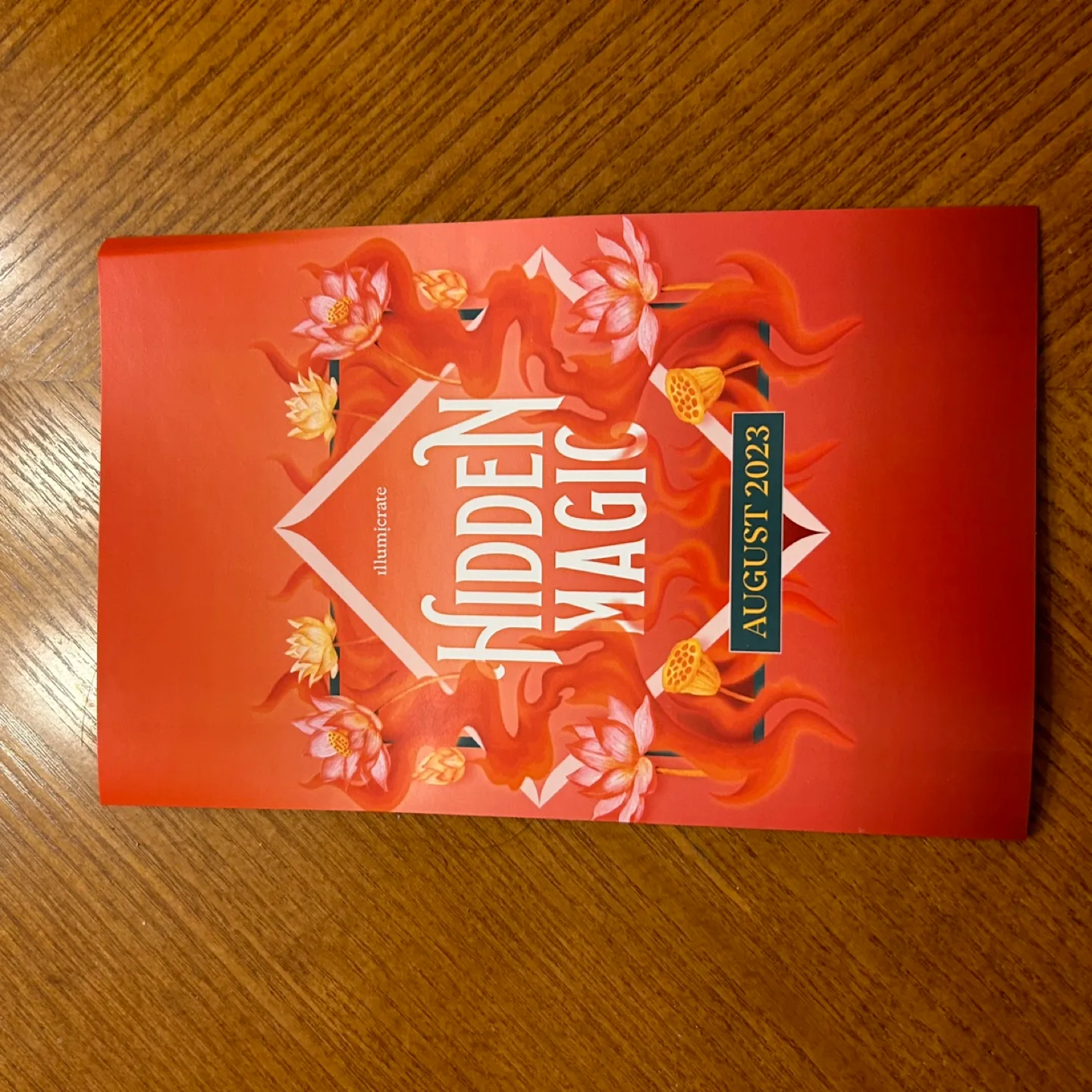 Illumicrate fantasy novel and gift package image indicator(2)