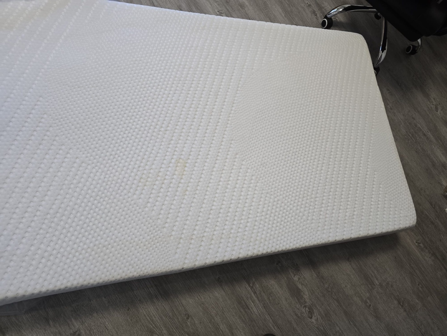 Single size mattress (zinus green tea firm) - photo 2