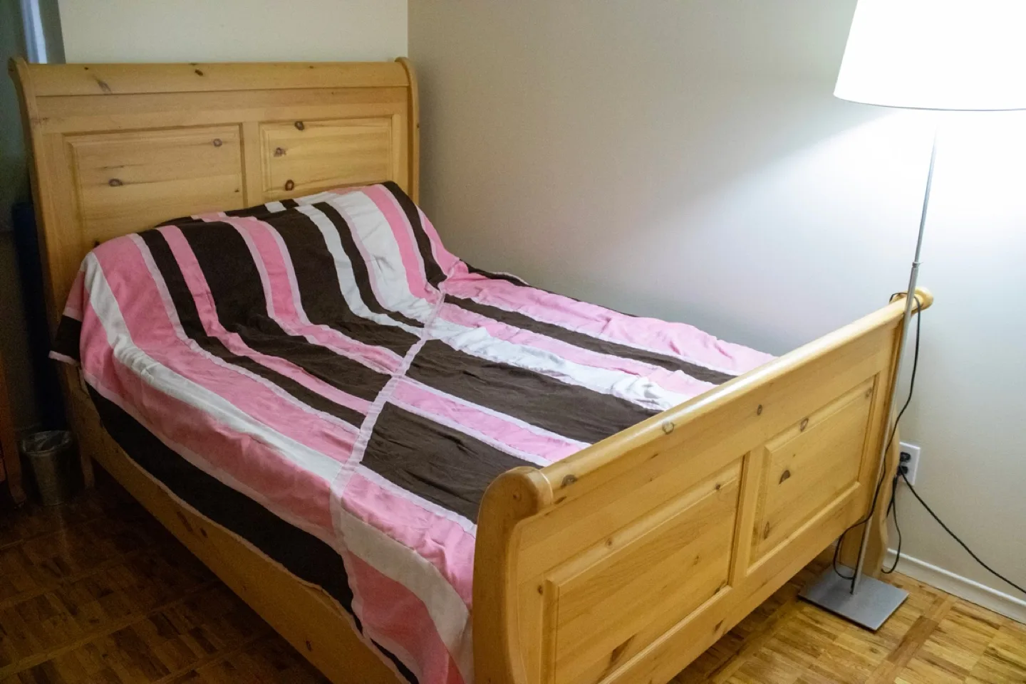 Mint condition full size bed frame & mattress image indicator(4)