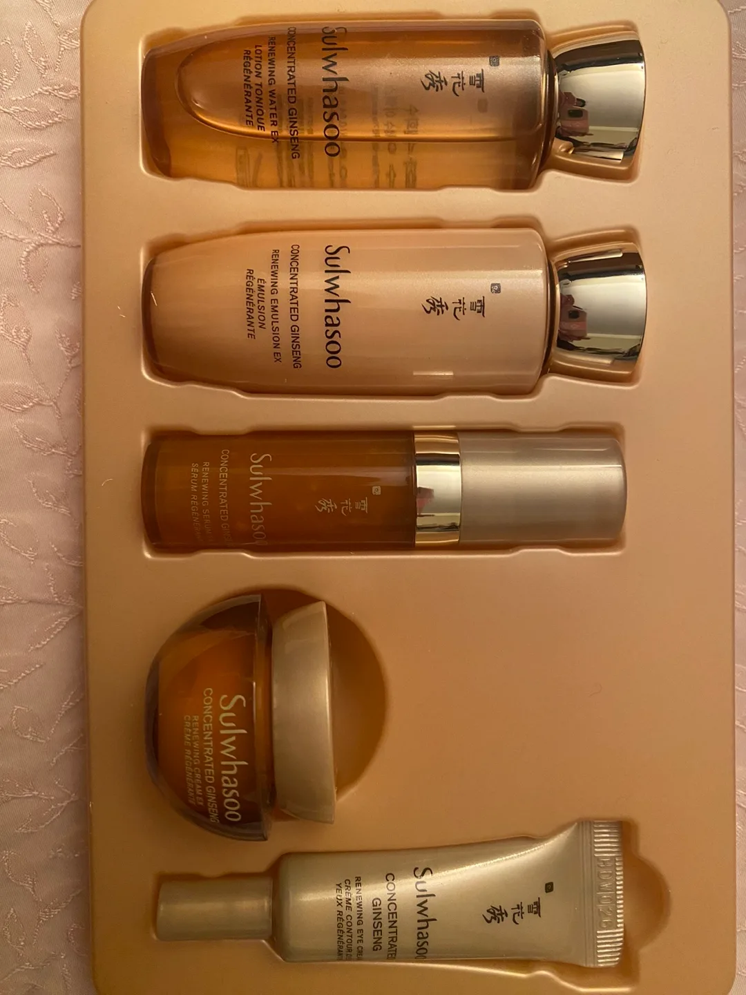 Sulwhasoo Concentrated Ginseng Anti-Aging Kit image indicator(3)