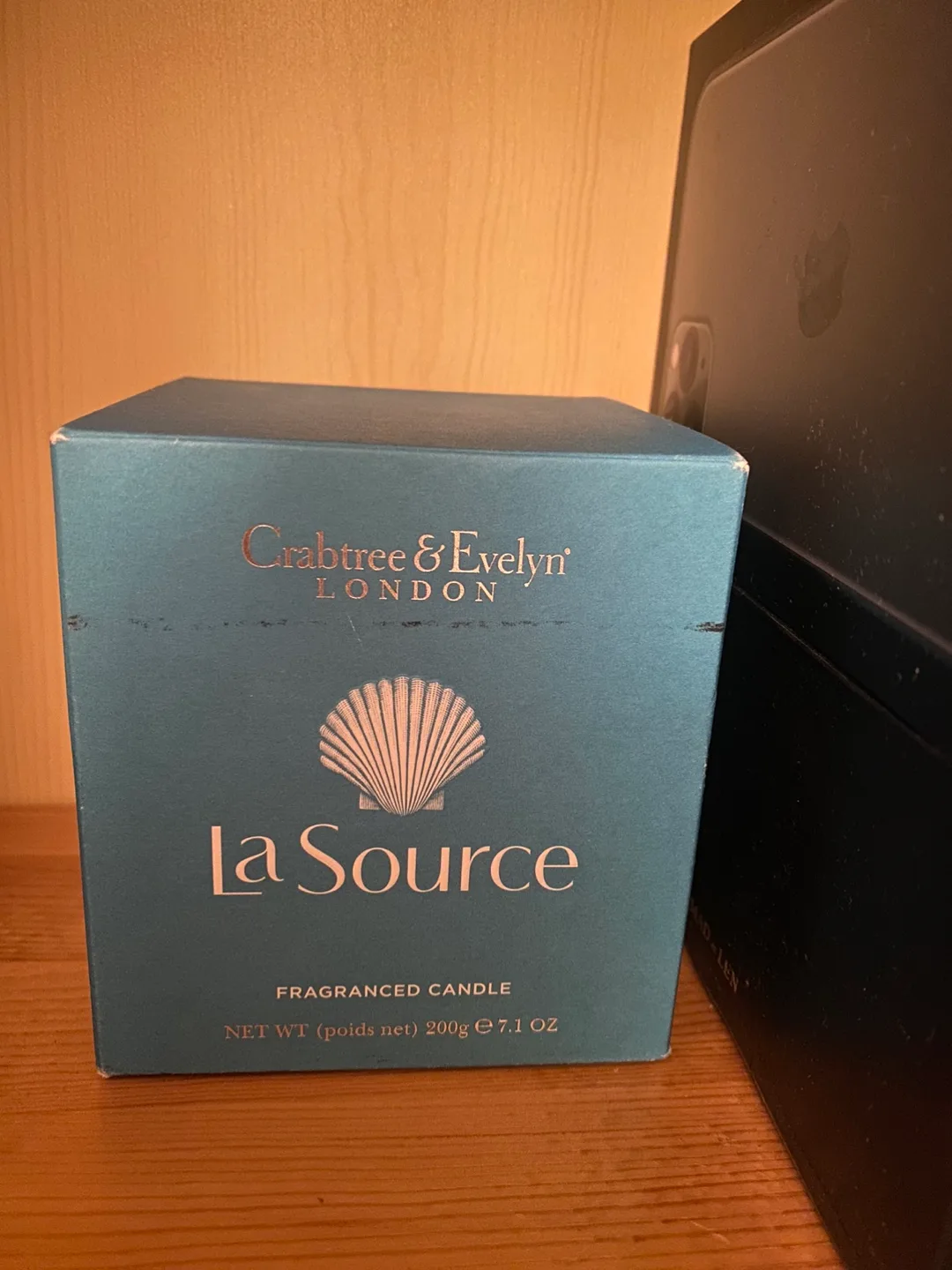 Brand new Crabtree & Evelyn La Source Scented Candle image indicator(2)