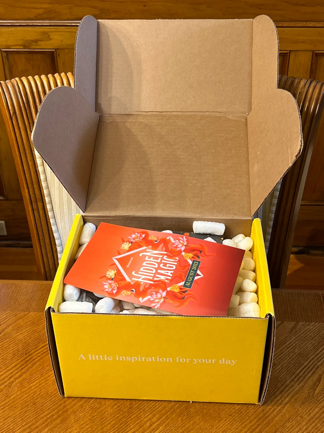 Illumicrate fantasy novel and gift package image indicator(5)