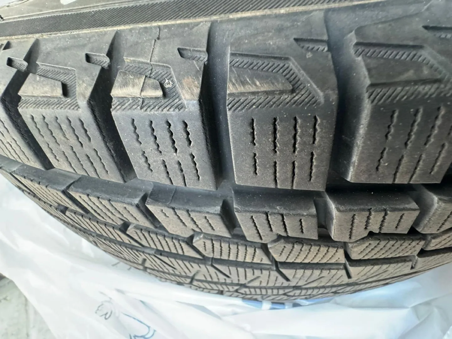 Winter Tires - 235/65R18 Ice Guard image indicator(5)