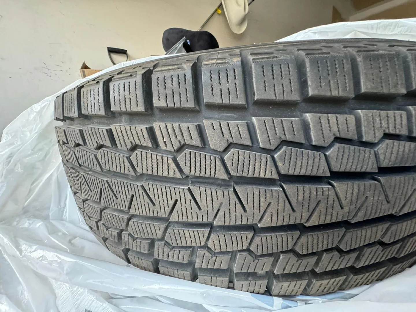 Winter Tires - 235/65R18 Ice Guard image indicator(6)