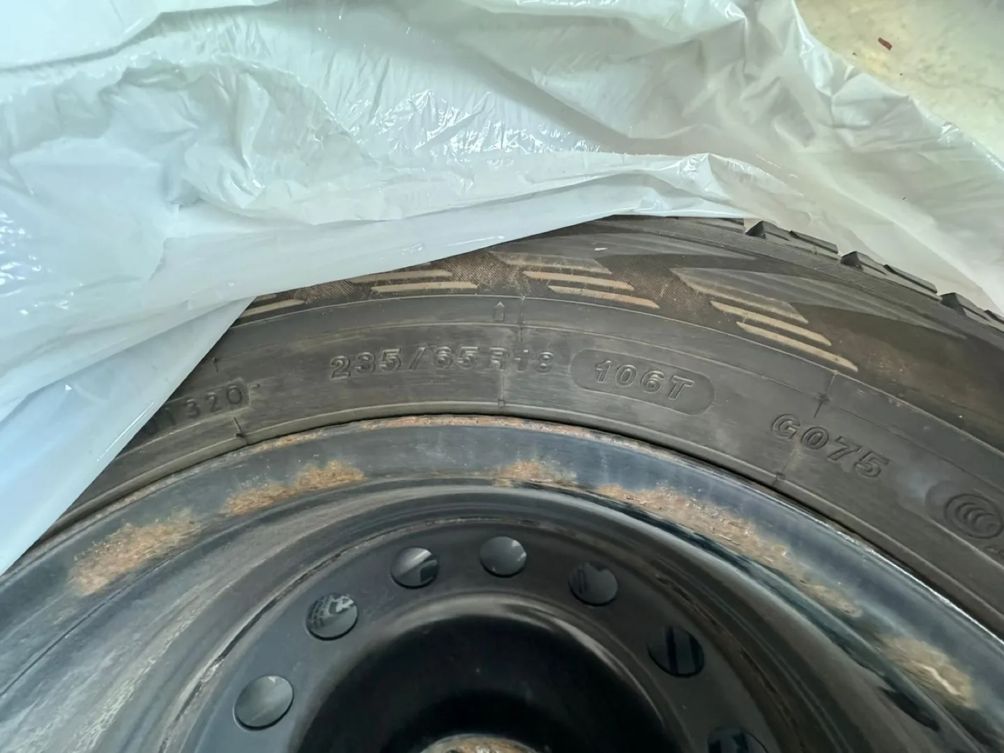 Winter Tires - 235/65R18 Ice Guard image indicator(2)