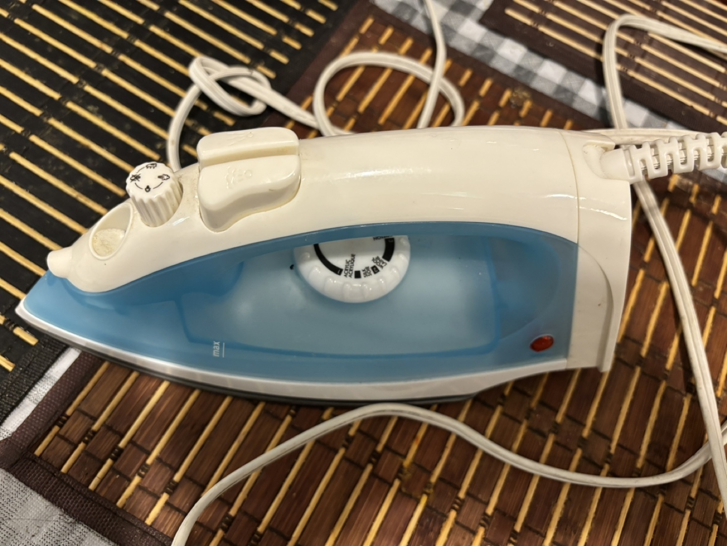 Everyday Essentials™ Steam Iron - photo 4