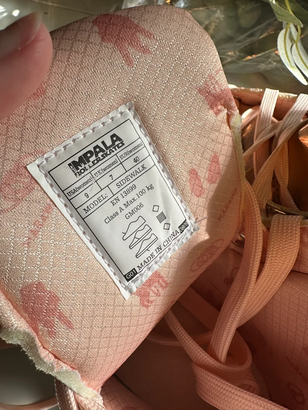 Impala Roller Skates with Protective Gear image indicator(7)