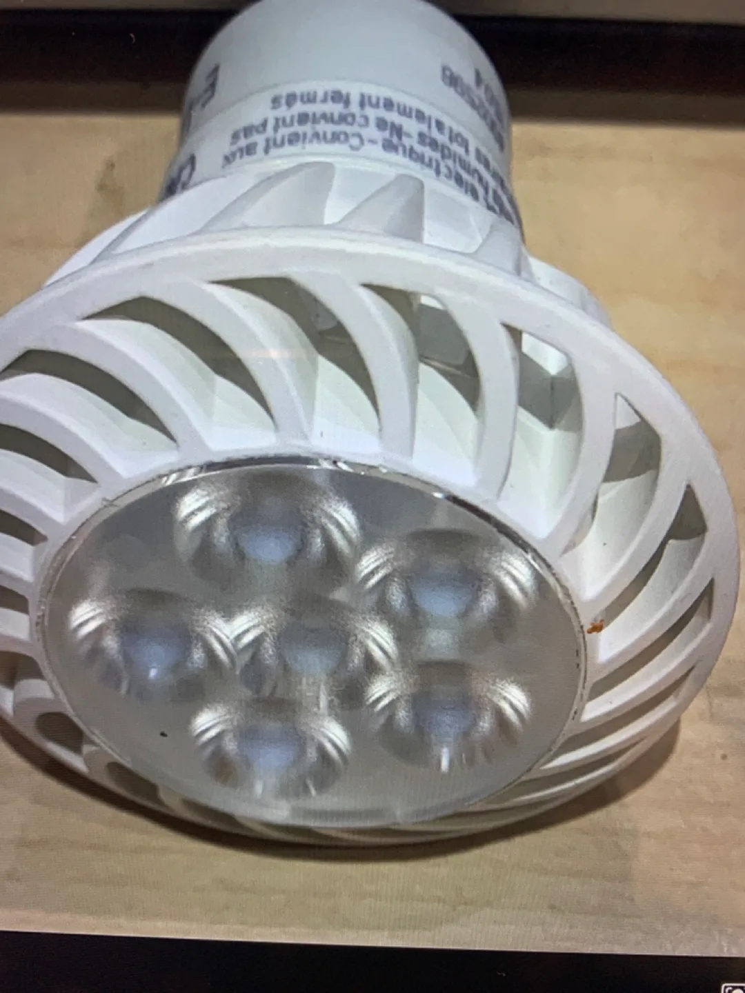 1 E-LUME LIGHT BULB image indicator(2)