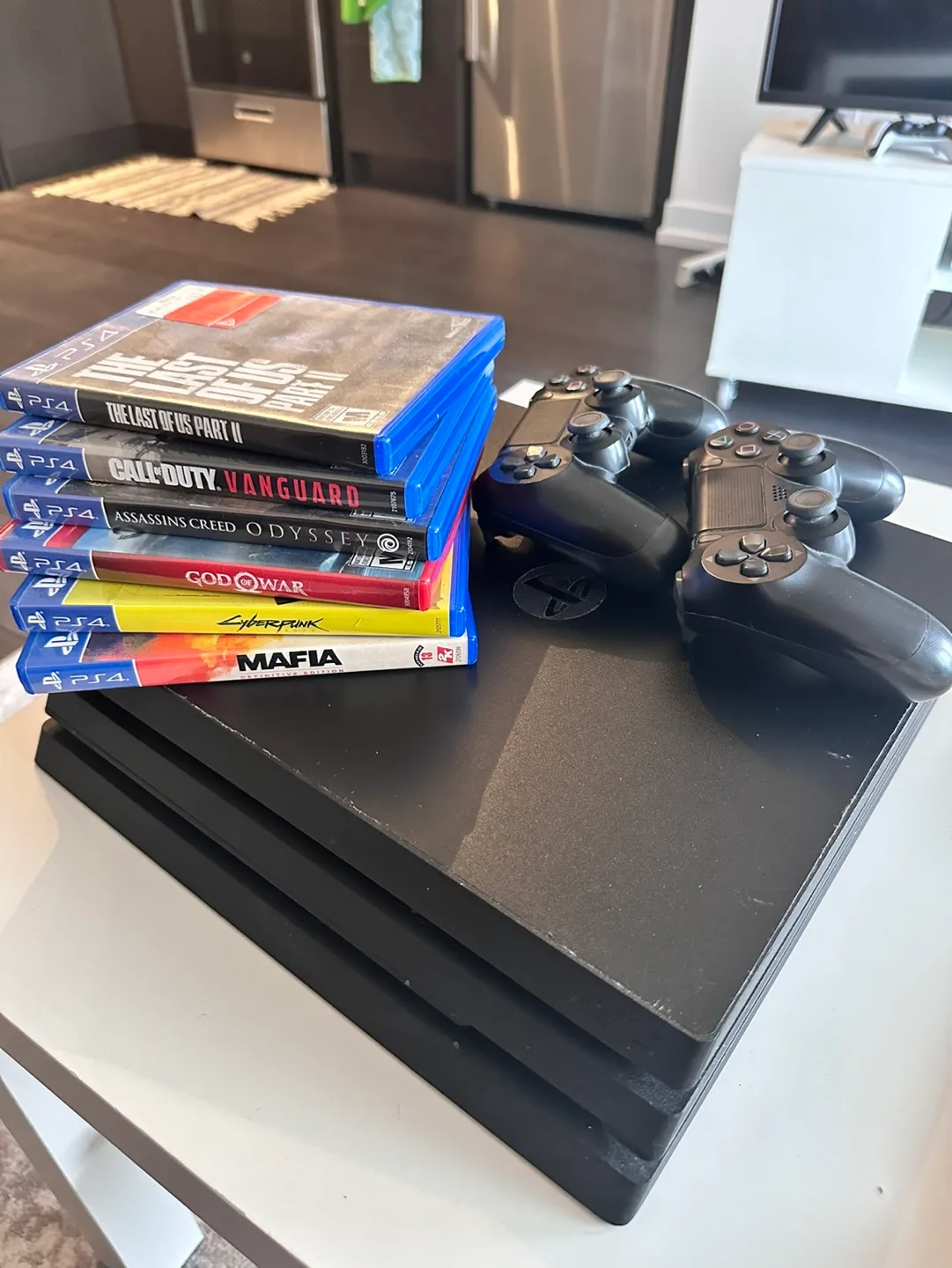 PS4 Pro with 2 Controllers & 4 Games image indicator(2)