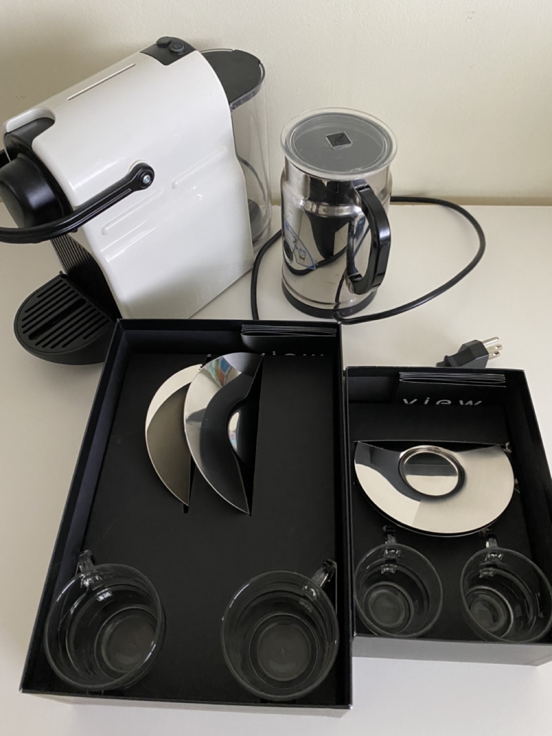 Nespresso Inissia Coffee Machine with Milk Frother and Cups - photo 2