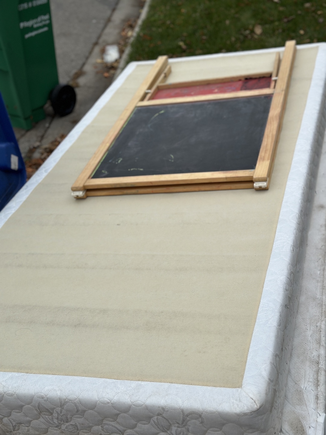 Boxes for bed two Kids Chalkboard Easel
